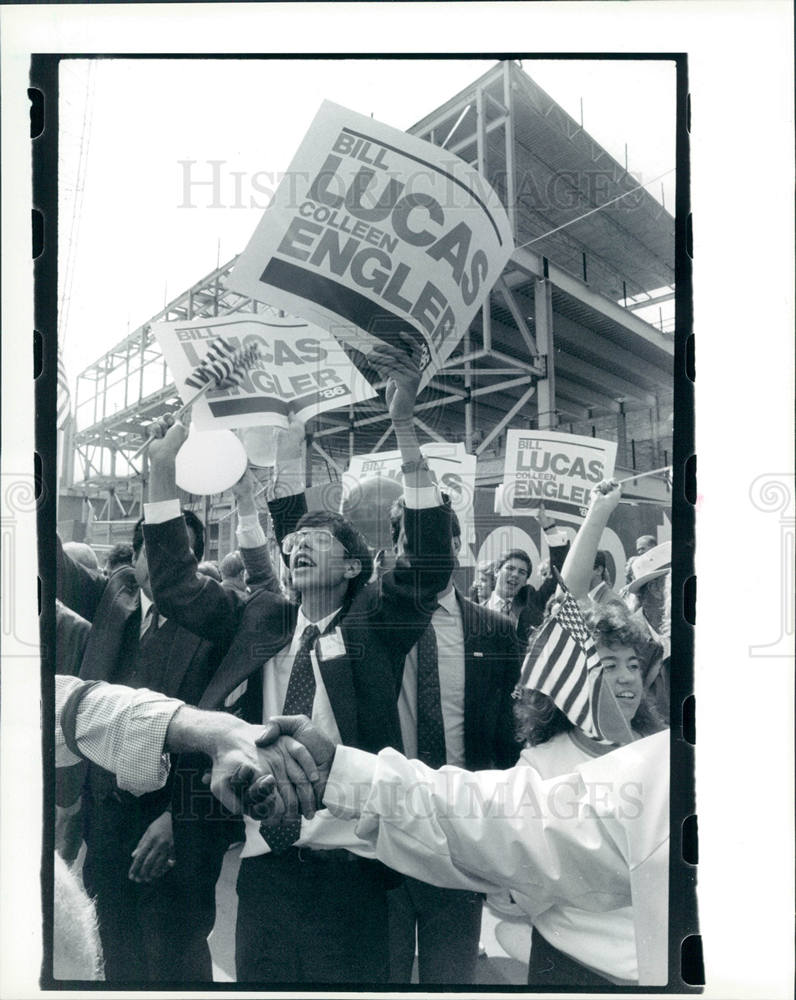 1986 Press Photo Protest Pro-Reagan Cobo Hall - Historic Images