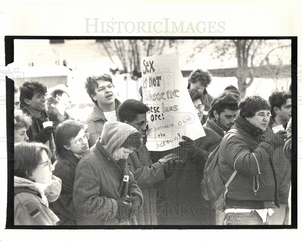 1988 Press Photo Protest Ann Arbor rally Vanboven - Historic Images