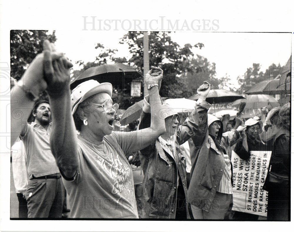 1989 Press Photo demonstration protest auxiliary bishop - Historic Images