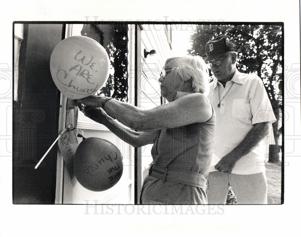 1989 Press Photo demonstration protest catholic bishop - Historic Images