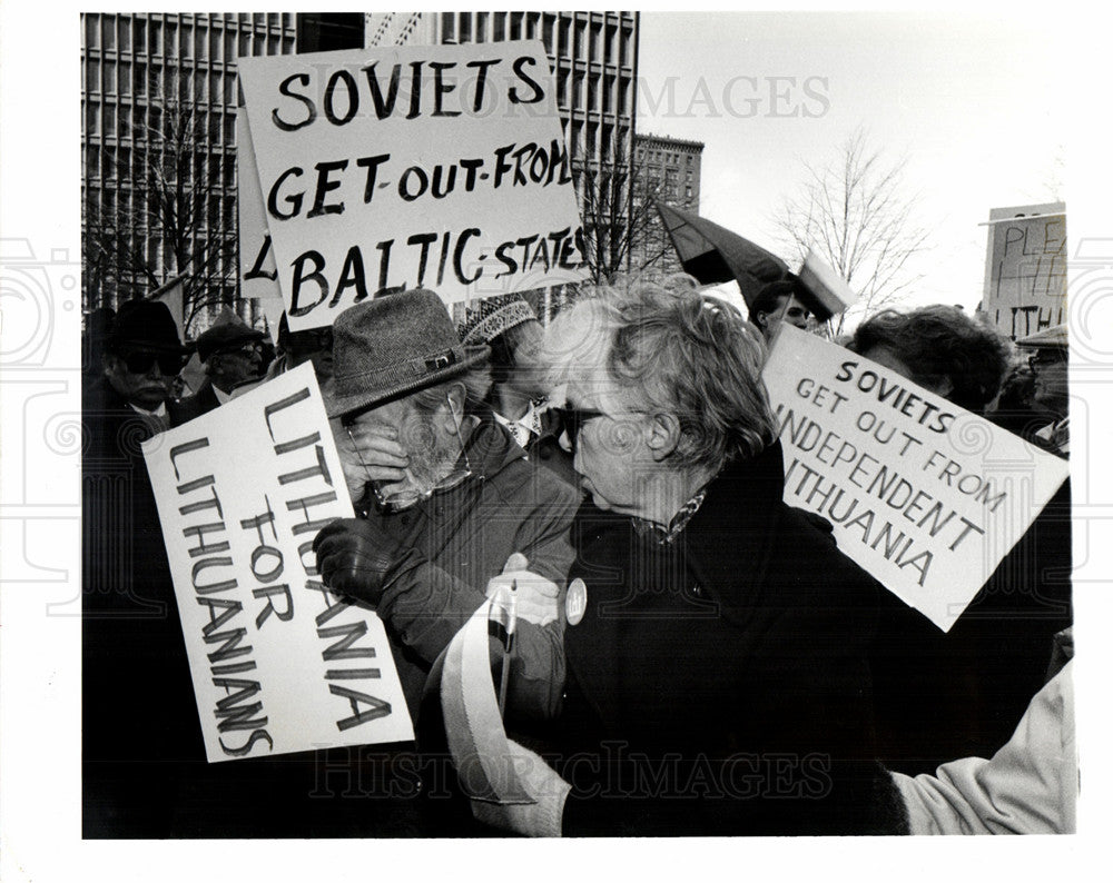 1990 Press Photo Stan Simas Niola cerekas Kennedy Sq. - Historic Images