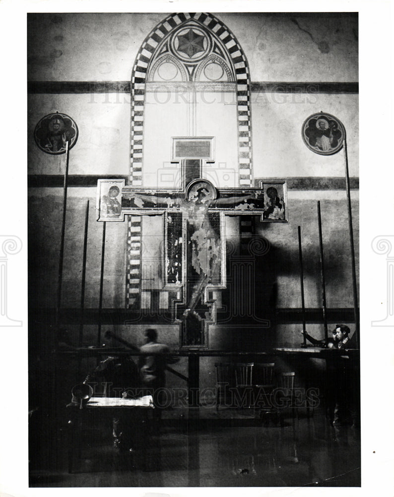 Press Photo Crucifix and Altar in Italian Church - Historic Images