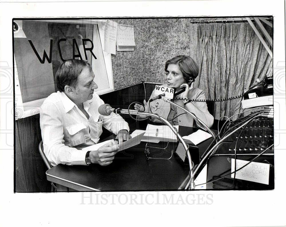 1980 Press Photo Sander Harriet Sarnoff Schiff coping - Historic Images