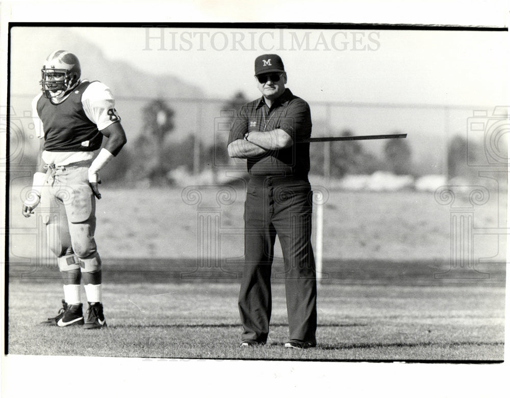 1985 Press Photo Bo Schembechler Michigan Coach - Historic Images