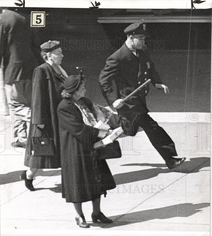 1952 Jack Schermerhorn reporter Detroit LA-Historic Images