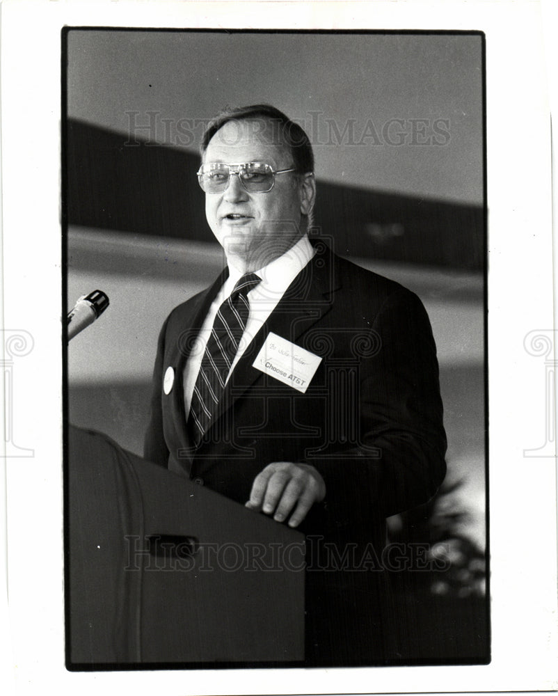 1984 Press Photo Bo Schembechler AT&amp;T Press Conference - Historic Images