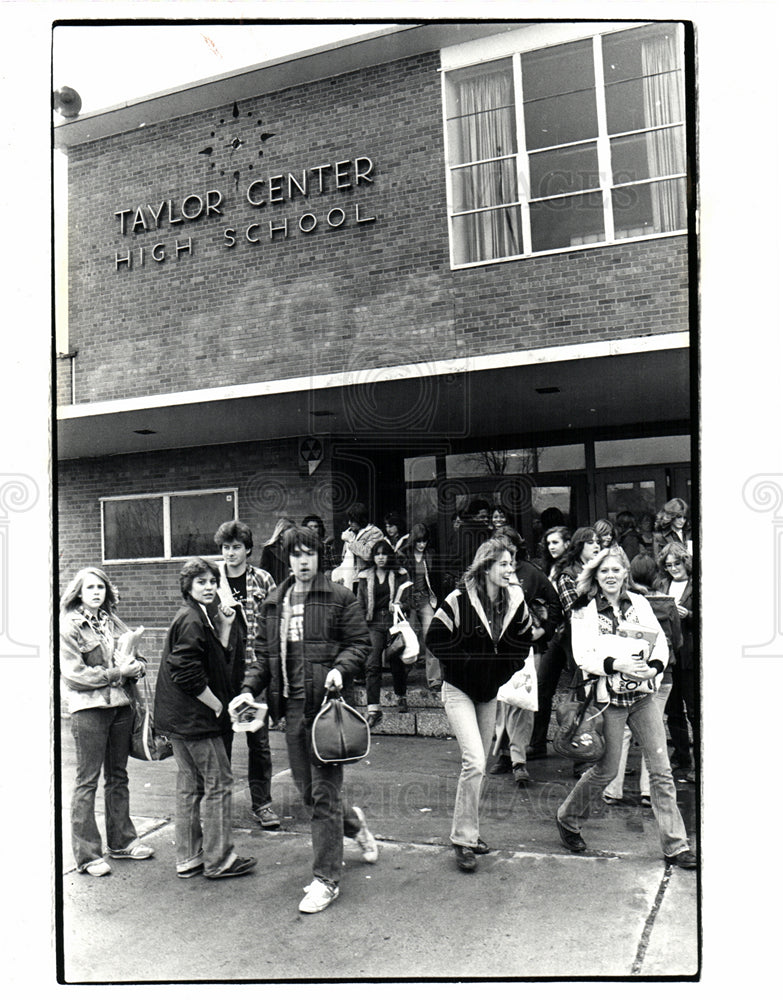 1981 Press Photo Millage Win Puts Taylor residents at e - Historic Images