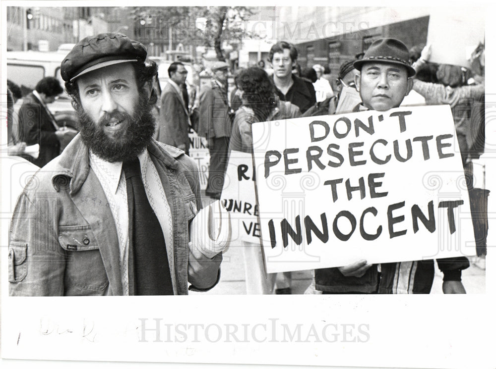 1977 Press Photo Veteran&#39;s hospital demonstrators - Historic Images