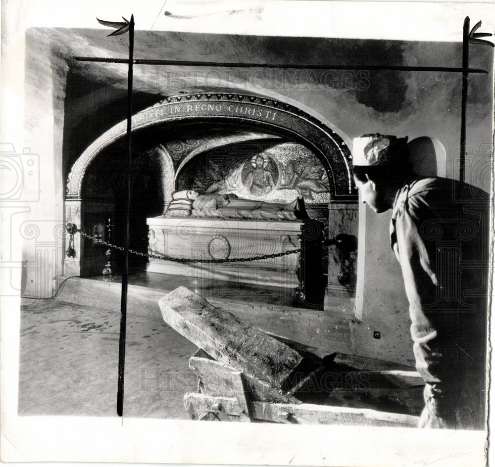 1950 Press Photo Tomb Pope Pius XI St. Peter&#39;s - Historic Images