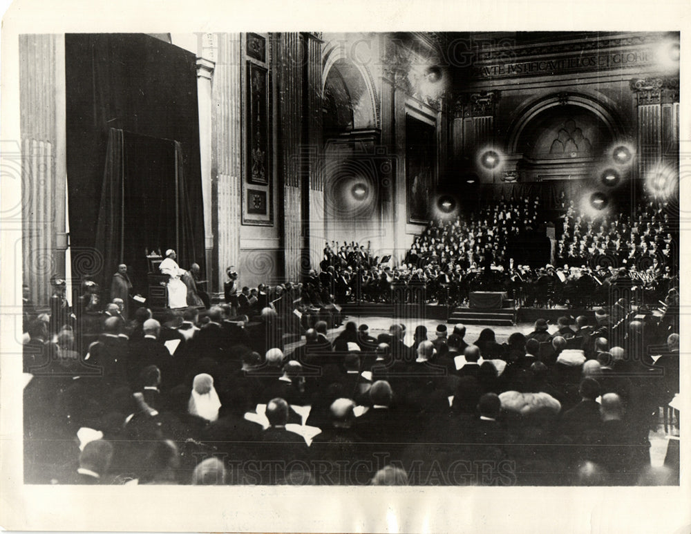 1930 Pope Pius Entertained Concert-Historic Images