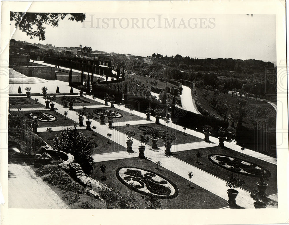1933 Villa Barberini garden beautiful - Historic Images