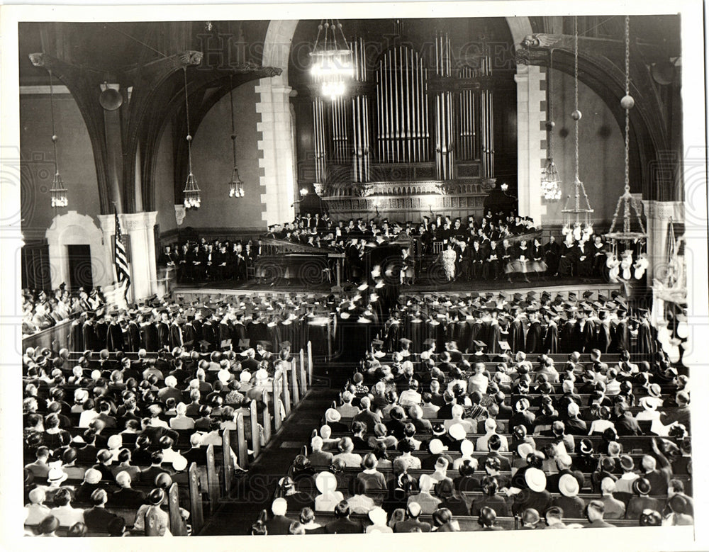 1932 Vassar College chapel commencement-Historic Images