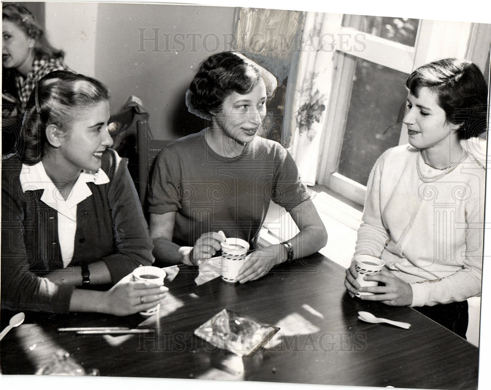 1951 Press Photo The Retreat Poughkeepsie Vassar Campus - Historic Images