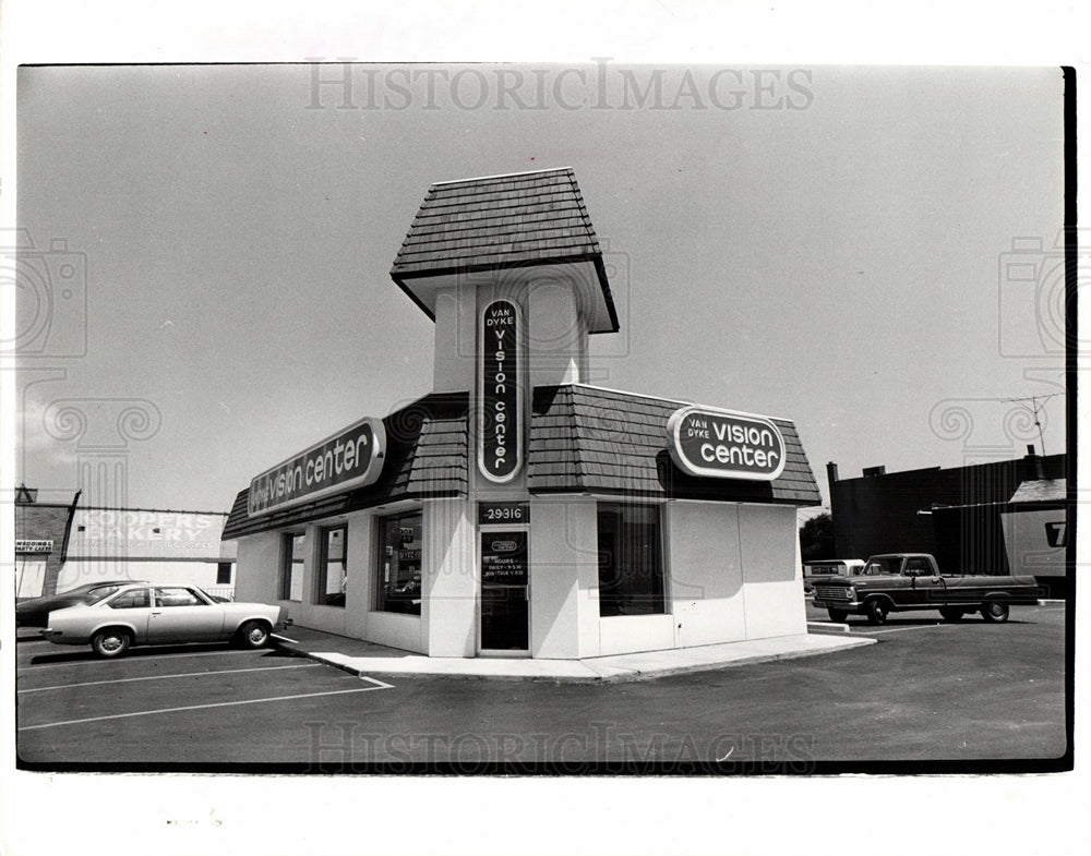 1975 Press Photo van dyke vision center detroit - Historic Images