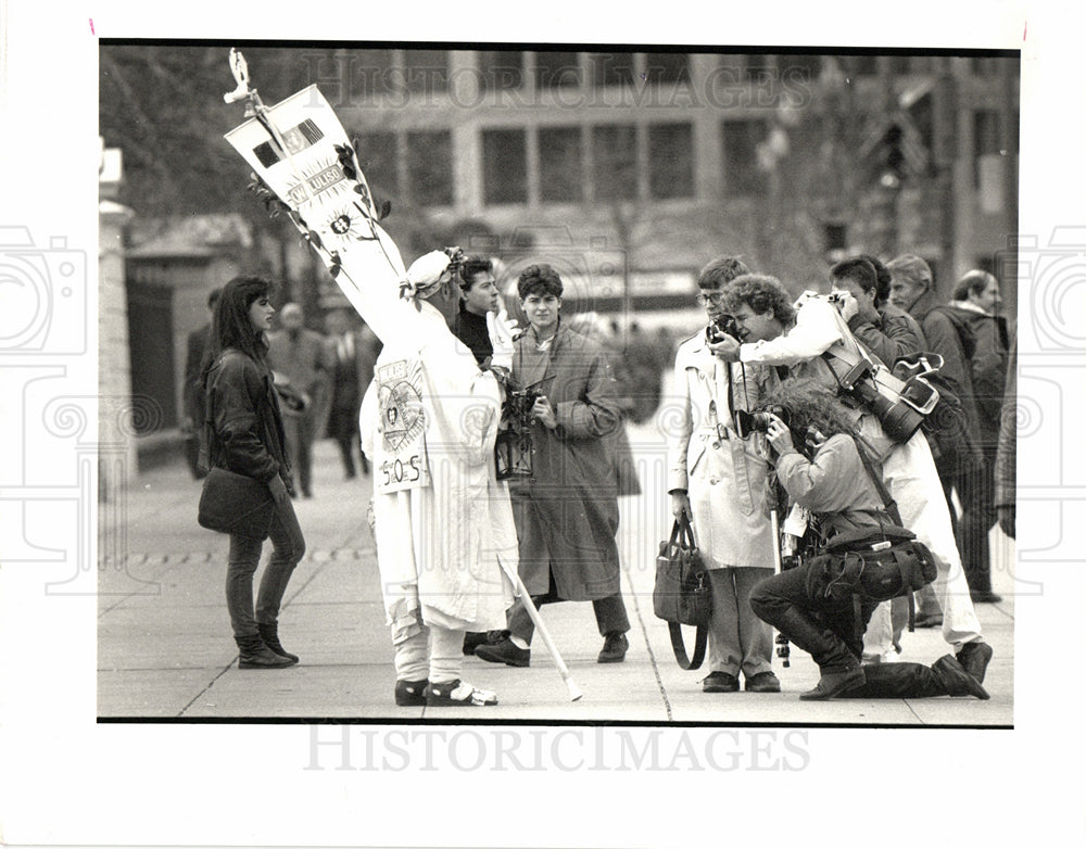 1987 Press Photo Peace demonstrator Walusio - Historic Images