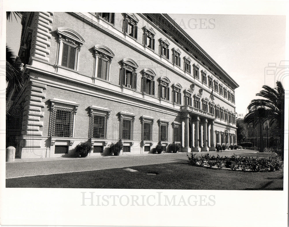 1989 Press Photo U.S. Embassy Rome Italy - Historic Images