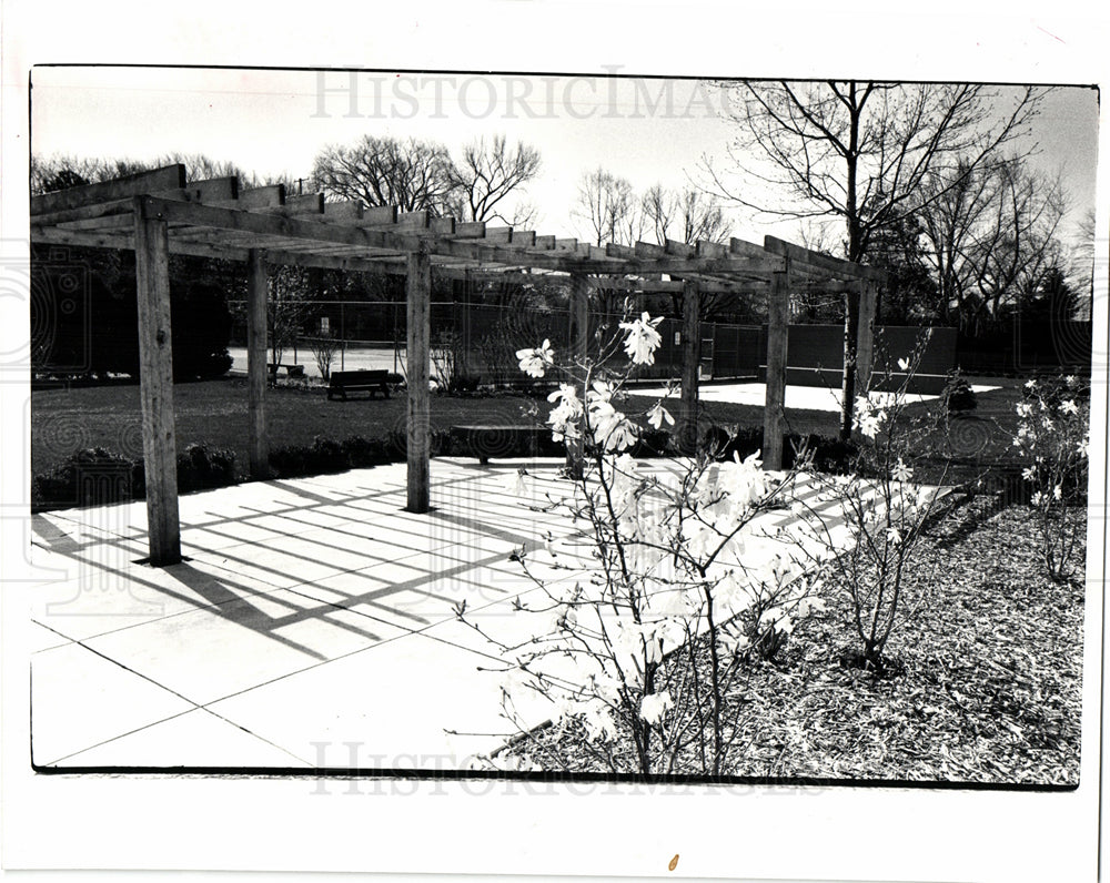 1983 Press Photo University-Liggett School,courtyard - Historic Images