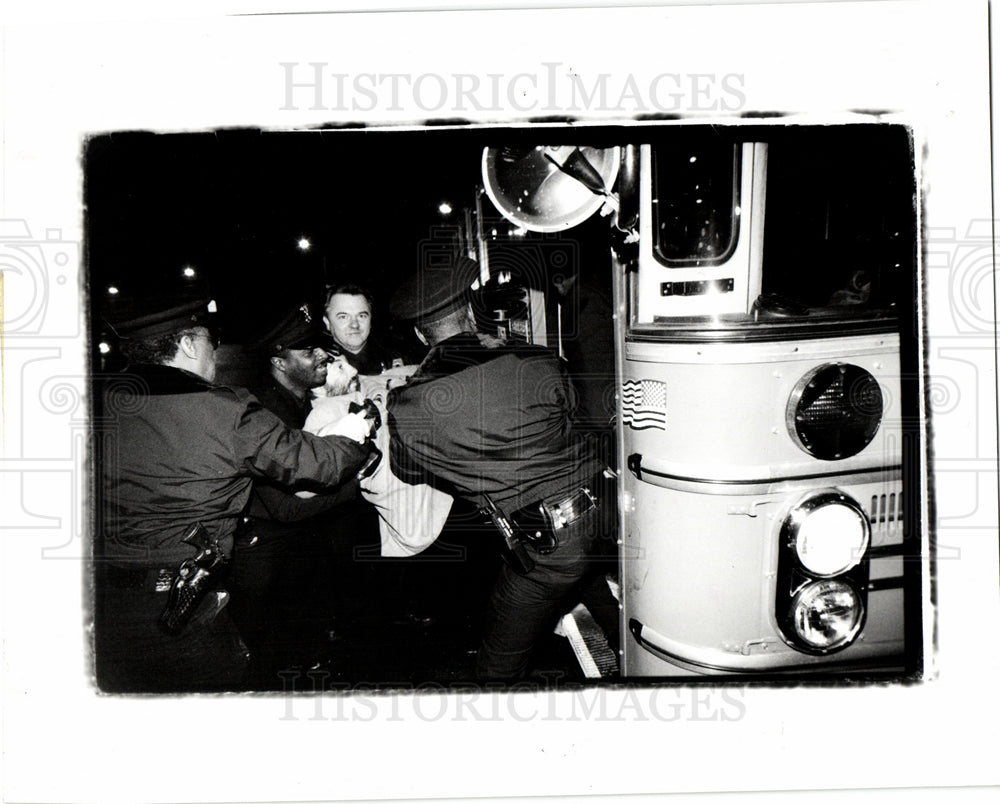 1991 Press Photo Detroit police breakup antiwar protest - Historic Images