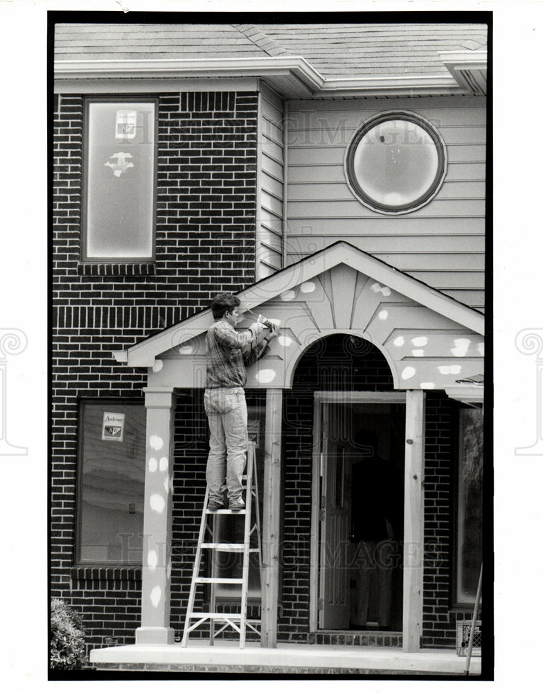 1992 Press Photo jeff anderman fife builders caulks - Historic Images