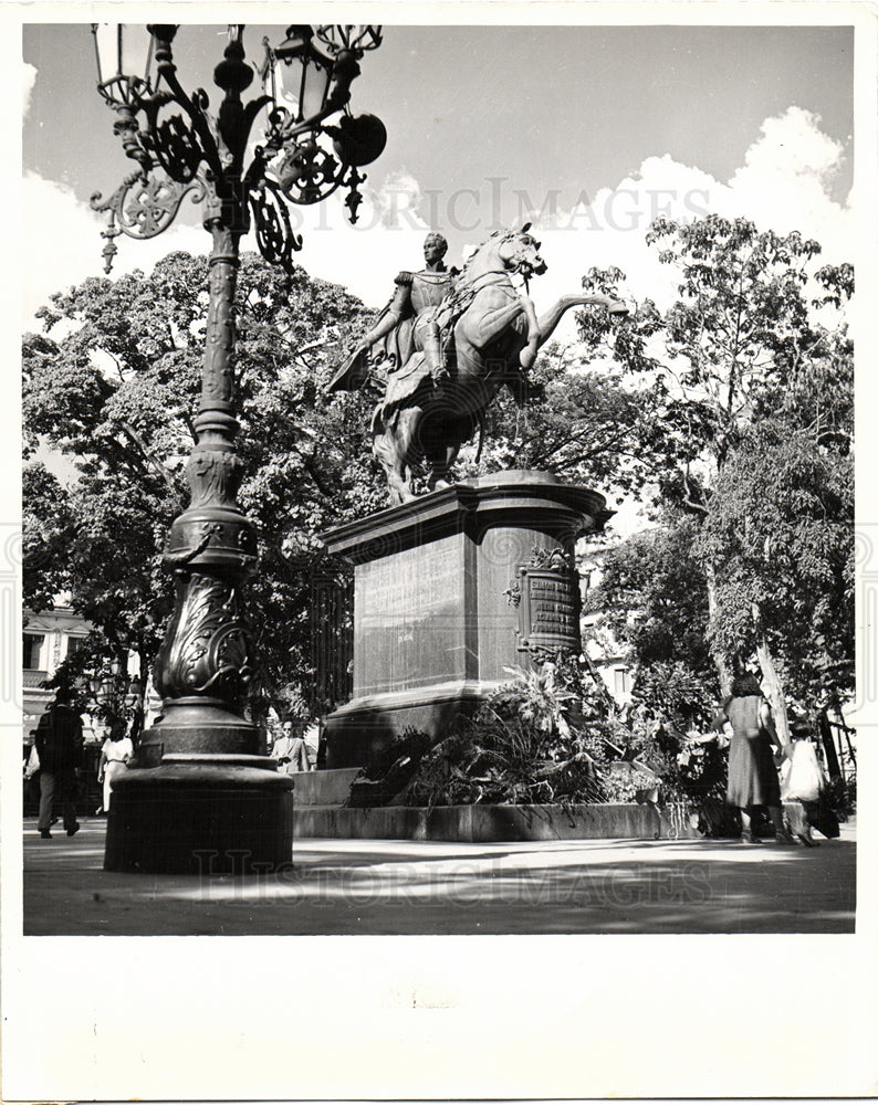 Press Photo Simon Bolivar monument - Historic Images