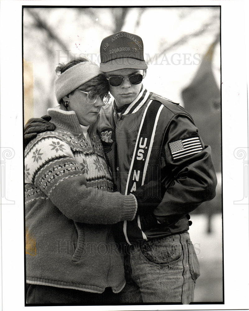 1990 Press Photo Persian Gulf war Lewinski on leave - Historic Images