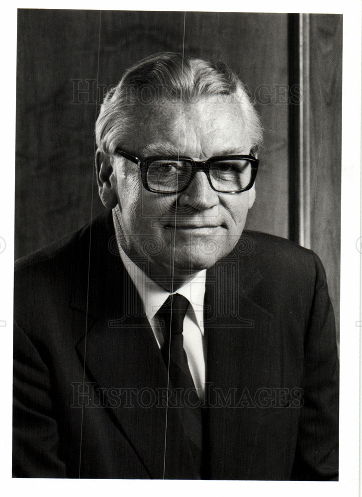 Press Photo Russell Hedden Kearney & Trekker CEO - Historic Images