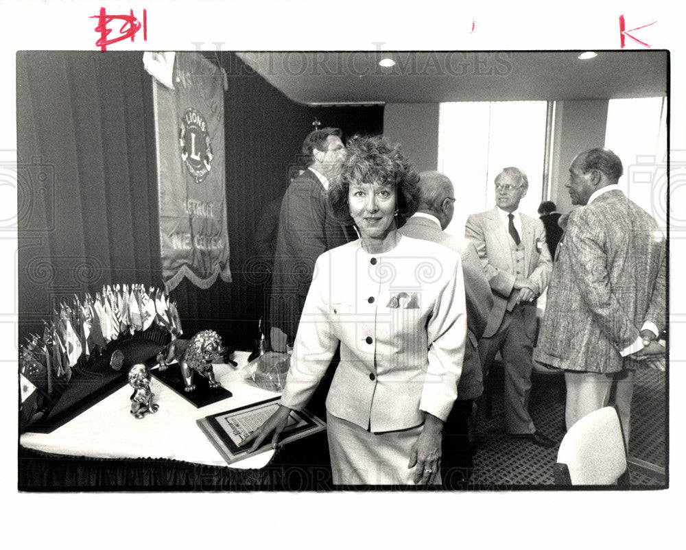 1987 Press Photo Mary Hebert Detroit Business Woman - Historic Images