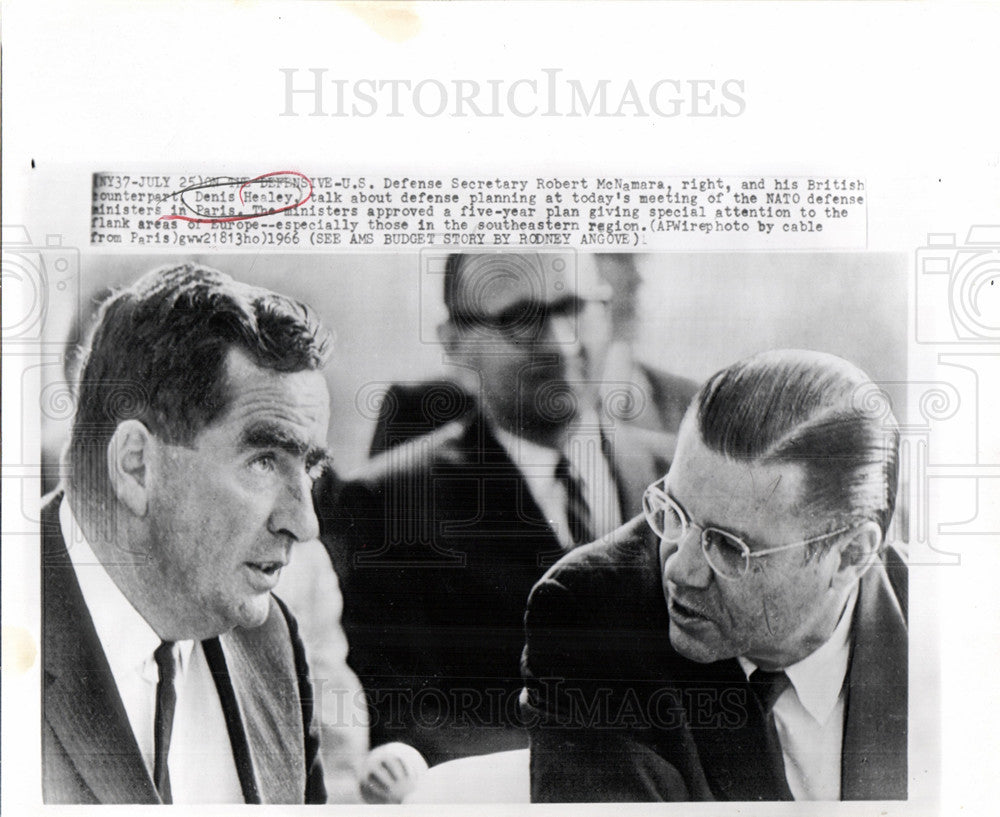 1966 Press Photo Robert McNamara Denis Healey NATO - Historic Images