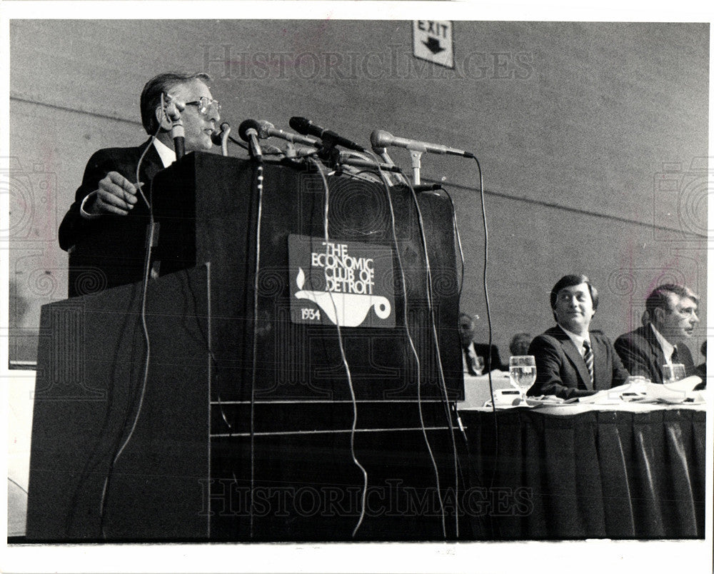 1982 Press Photo Richard Headlee Blanchard Economic - Historic Images