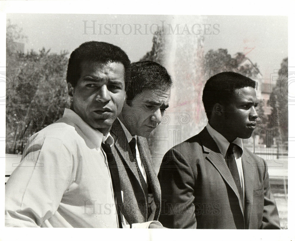 1970 Press Photo Lloyd Haynes Michael Constantine Roy - Historic Images