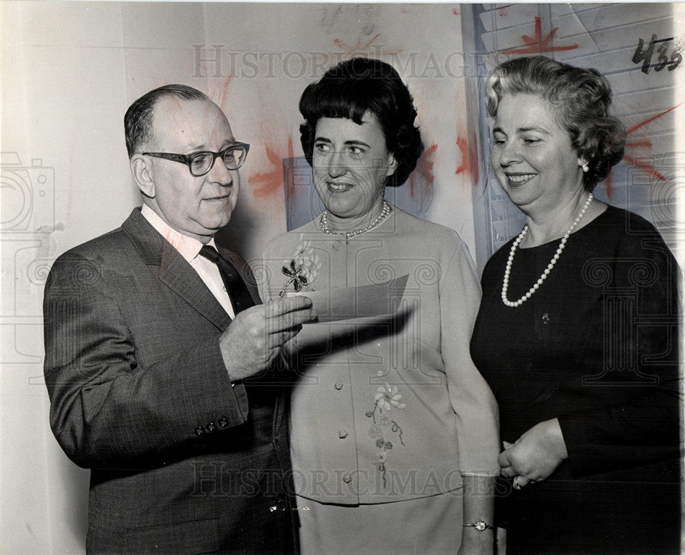 1966 Press Photo Henes Women Banking Detroit Chairman - Historic Images