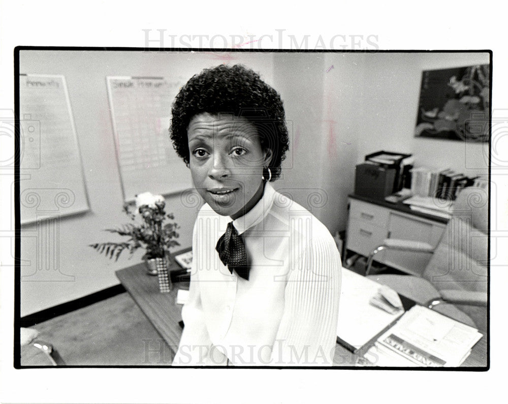 1984 Press Photo Ramona Henderson Staff Accountant - Historic Images