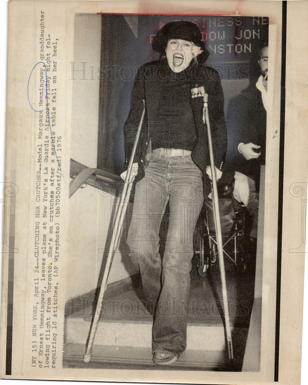 1976, Margaux Hemingway crutches airport Historic Images