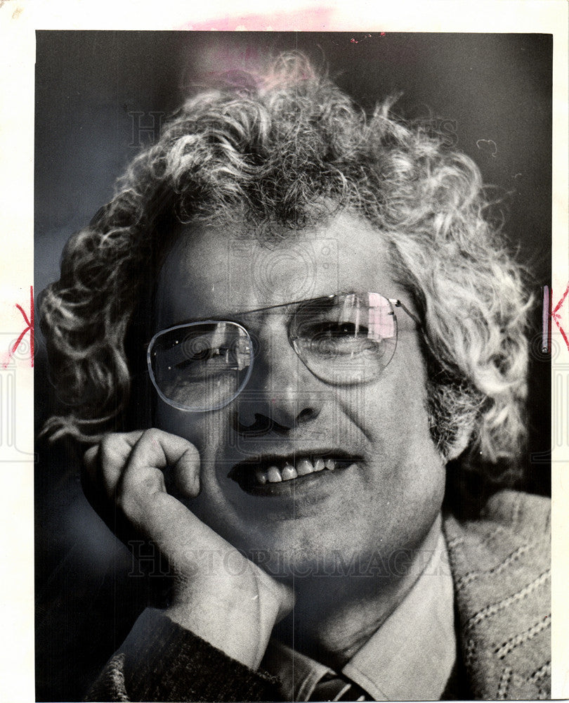 1975 Press Photo Joseph Heller american satirist author - Historic Images