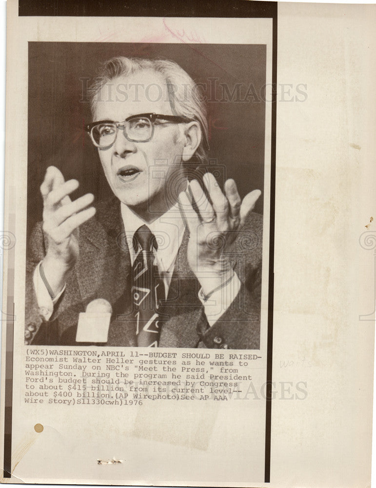 1976 Press Photo Walter Heller Economist Washington - Historic Images