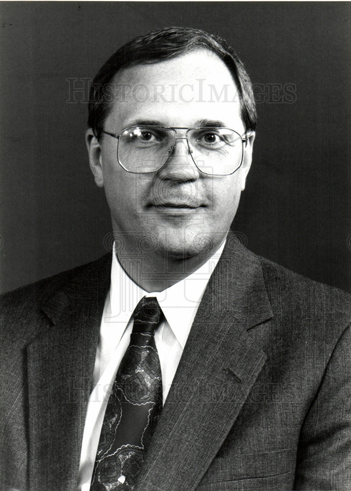 1992 Press Photo Larry C.Helper Chief Financial Officer - Historic Images