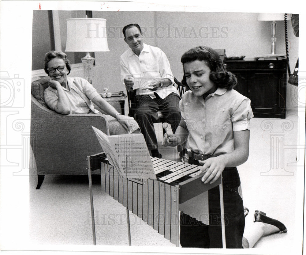 1957 Press Photo xylophone evening Susan Hunkel - Historic Images