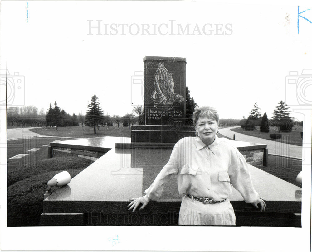 1993 Press Photo Heston Michigan Memorial Cemetery - Historic Images