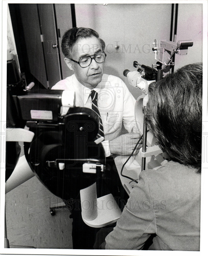 1976 Press Photo Dr.Philip Hessburg - Historic Images