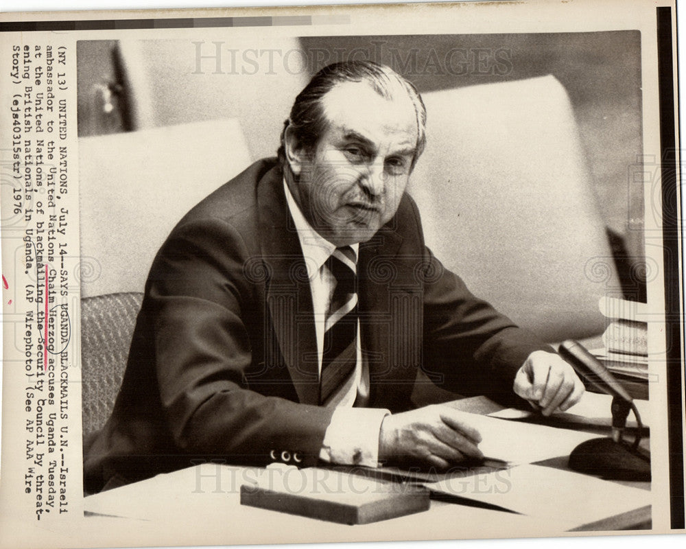 1976 Press Photo Chaim Herzog  sixth President israeI - Historic Images