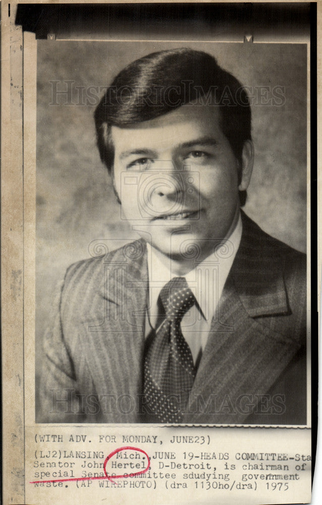 1975 Press Photo John Hertel Michigan state Senator - Historic Images