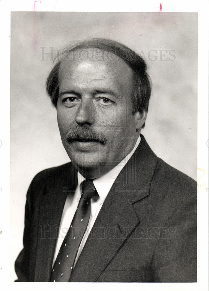 1989 Press Photo Curtis Hertel board of directors - Historic Images