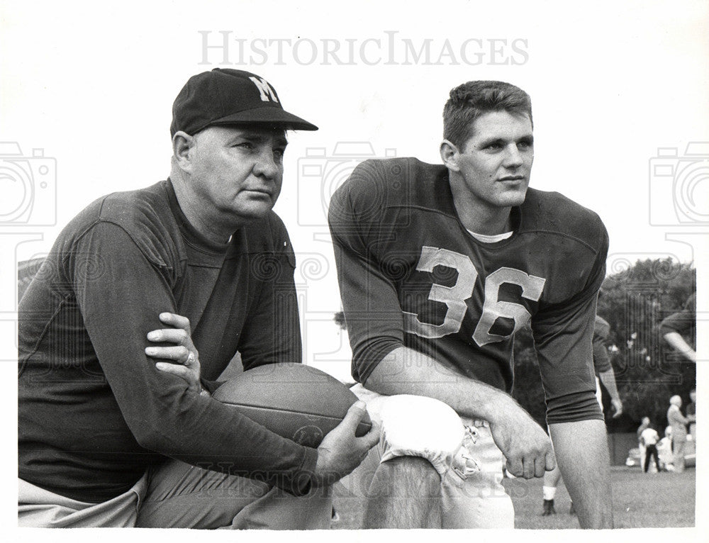 1958 Press Photo Oosterbaan Michigan Coach Herrnstein - Historic Images