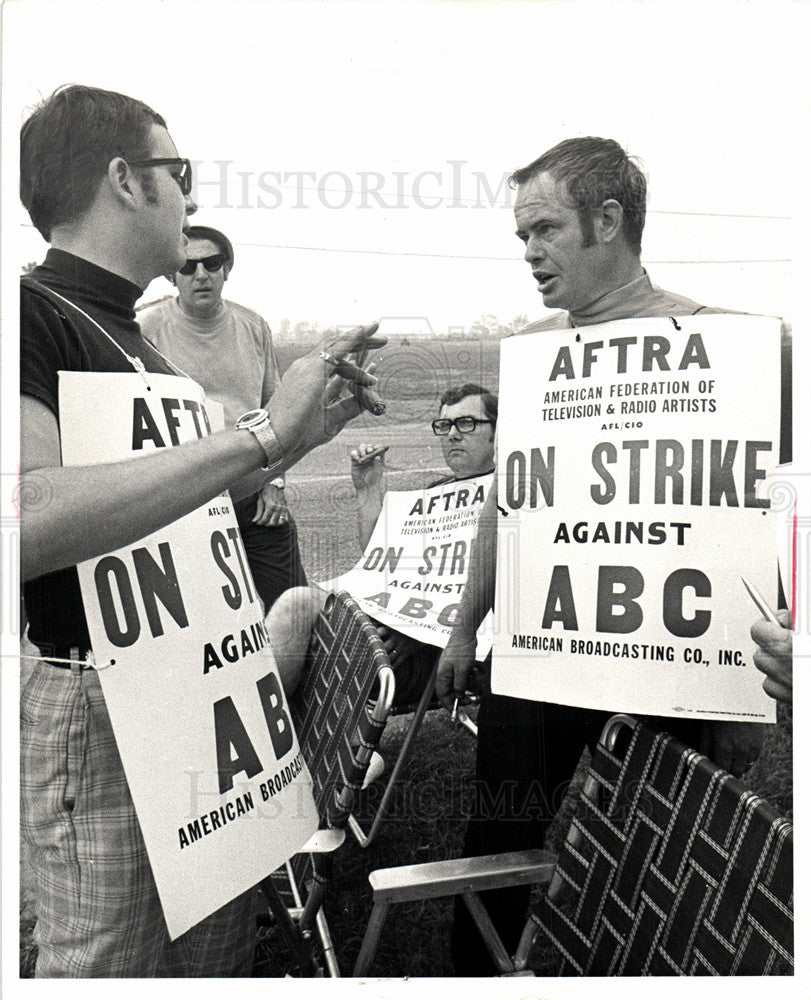 1970 Press Photo Eric Smith Dave Diles artists strike - Historic Images