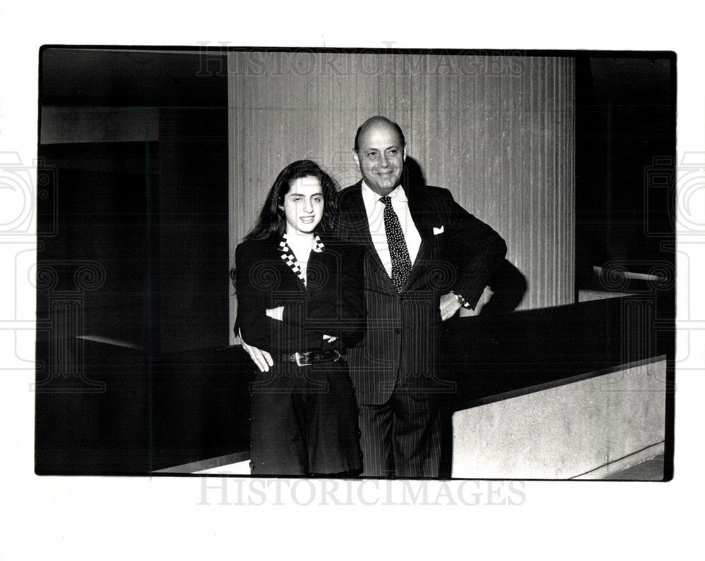 1989 Press Photo Carolina Herrera family fashion show - Historic Images