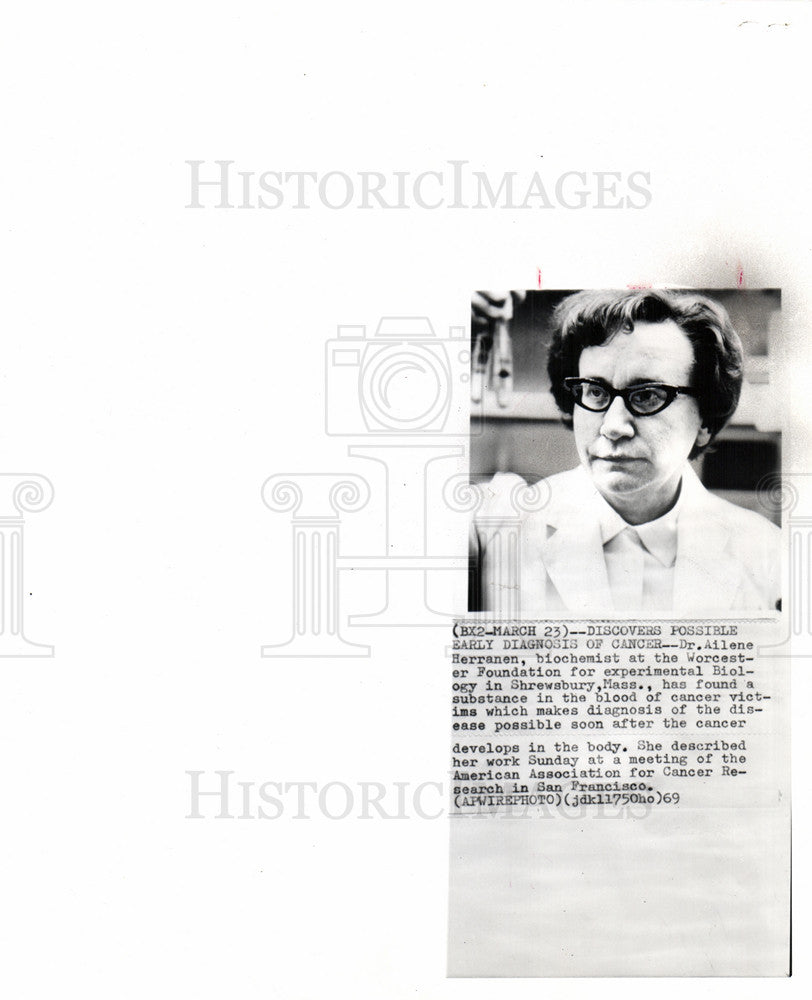 1969 Press Photo Ailene Herranen Biochemist Cancer Mass - Historic Images