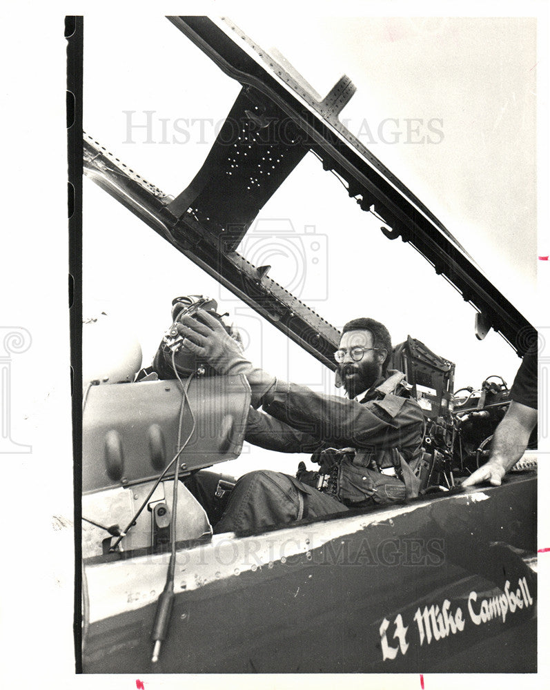 1987 Press Photo Kim Heron FA18 Hornet ride - Historic Images