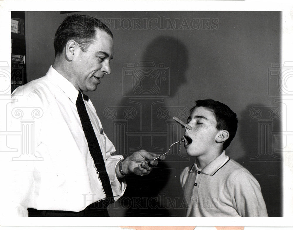 1959 Press Photo Don Herbert Watch Mr. Wizard NBC - Historic Images