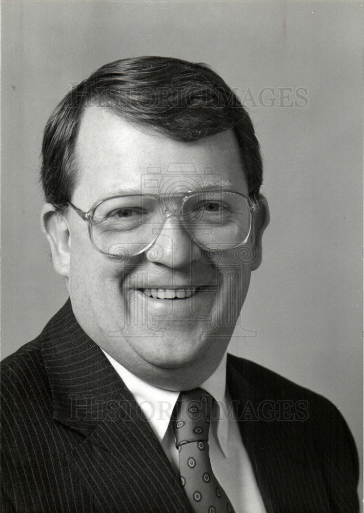 1989 Press Photo James C. Henry  Senior Vice President - Historic Images