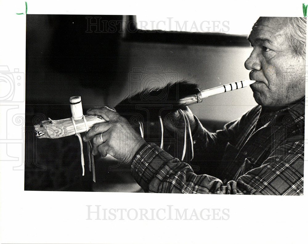 1987 Press Photo Henry blow clear stem pipe tree - Historic Images